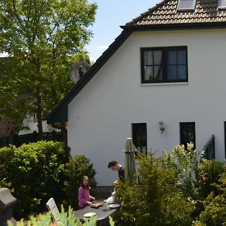 Ferienhaus-kormoran-in-gross-zicker-halbinsel-moenchgut Hébergement de vacances