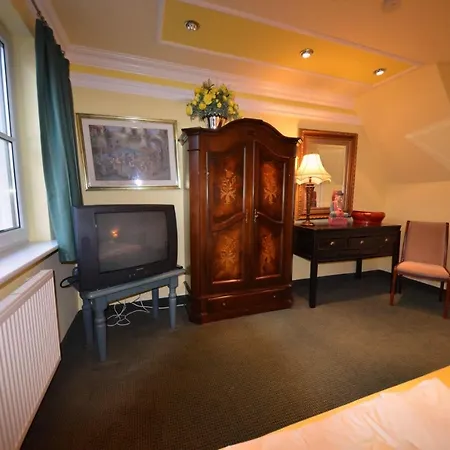 Ferienhaus-kormoran-in-gross-zicker-halbinsel-moenchgut Hébergement de vacances *